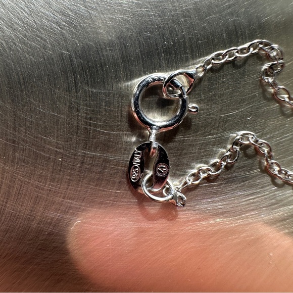 Elegant Silver Heart Pendant Necklace - Picture 6 of 7